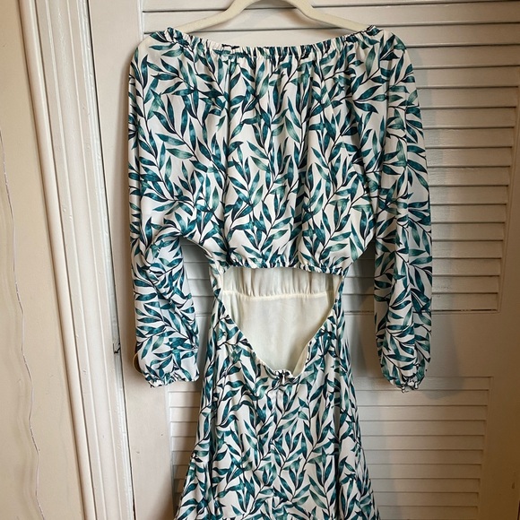 Elegant Leaf Print Dress - Picture 4 of 4